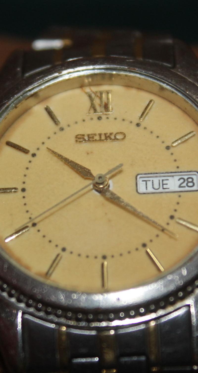Buy the Seiko 750642 vintage two-tone Day-Date watch featuring a champagne dial, stainless steel bracelet and timeless Japanese craftsmanship.