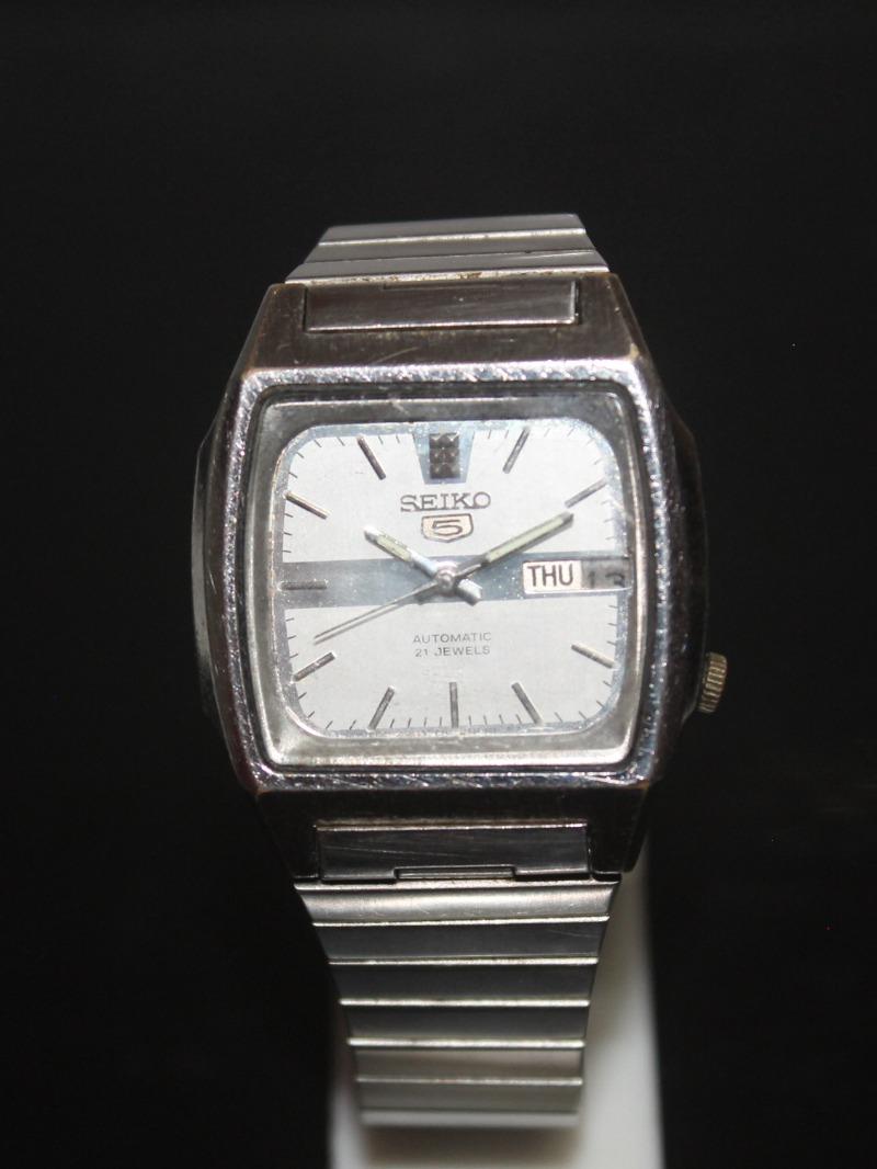 Vintage Seiko 5 Automatic 21 Jewels Square Dial Day-Date Watch – Original Japanese Pre-Owned Timepiece