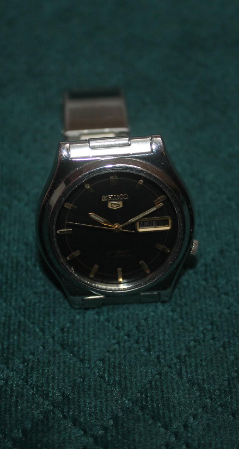 Vintage Seiko 5 Automatic Watch Black Dial Gold Accents 7009-3101 Stainless Steel
